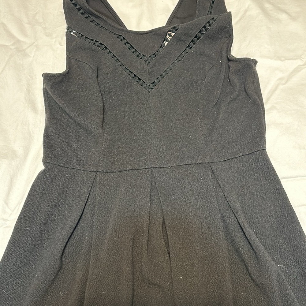 black sleeveless dress